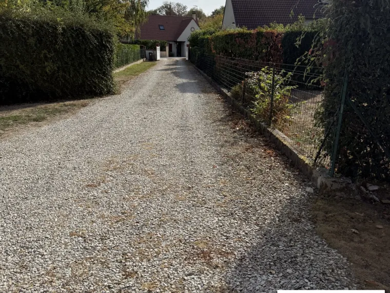Beau pavillon avec jardin paysagé
