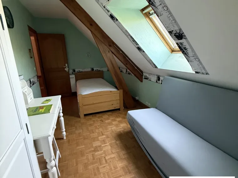 Beau pavillon avec jardin paysagé