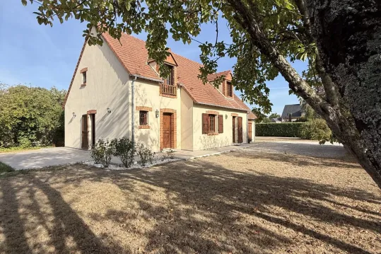 Beau pavillon avec jardin paysagé
